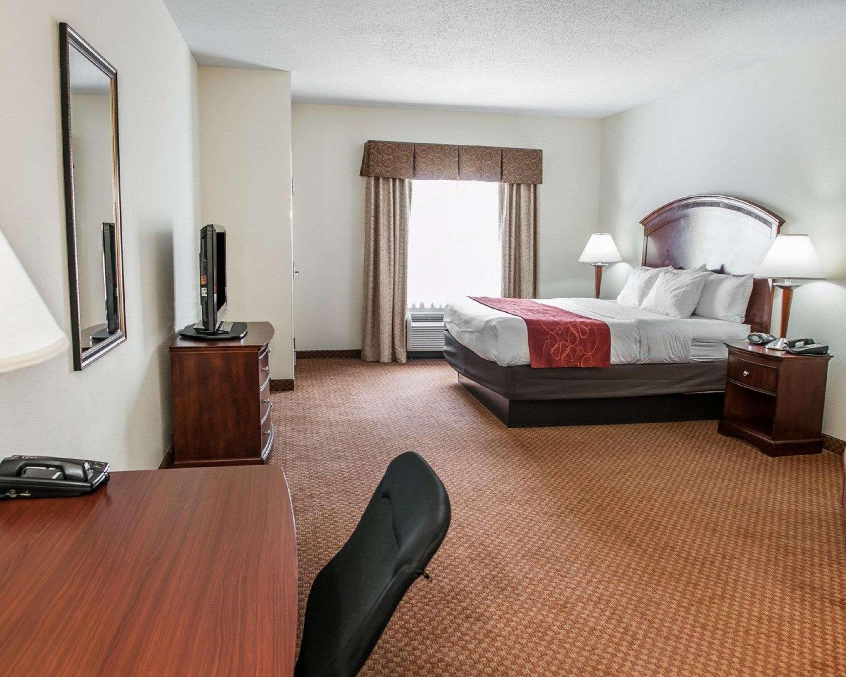 Comfort Suites Near Indianapolis Airport Exterior photo
