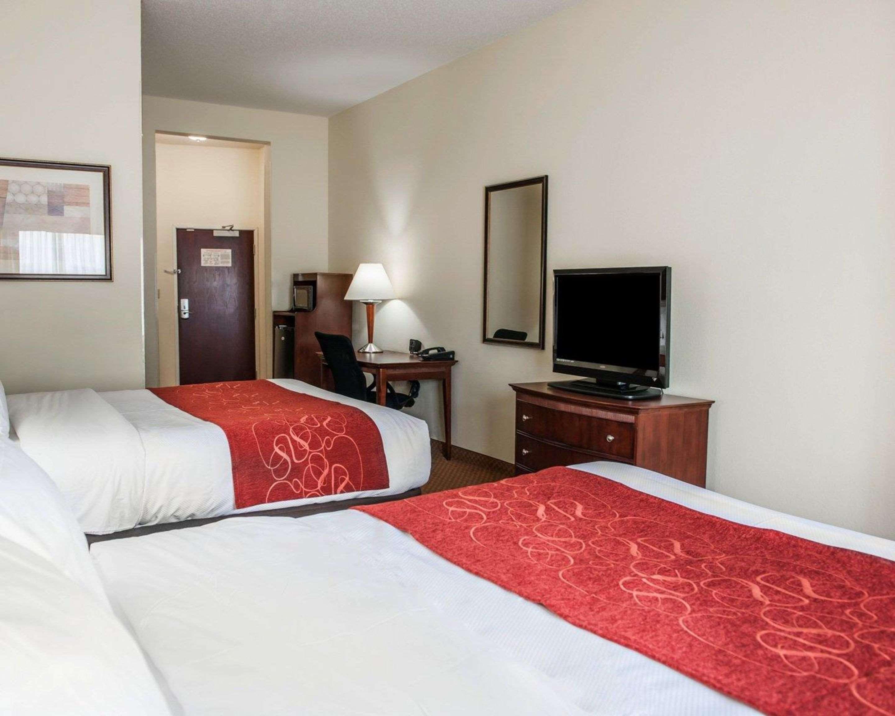 Comfort Suites Near Indianapolis Airport Exterior photo