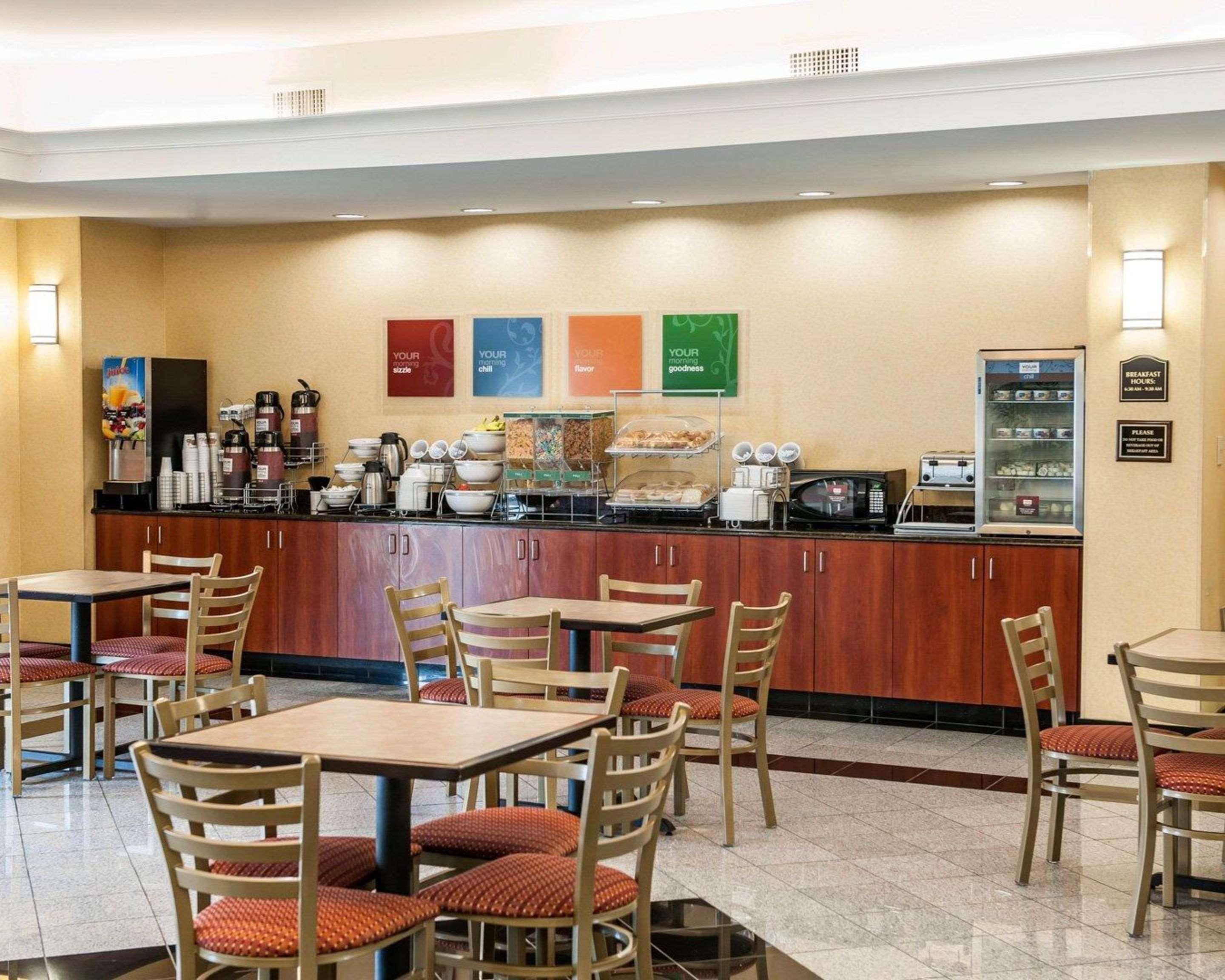 Comfort Suites Near Indianapolis Airport Exterior photo