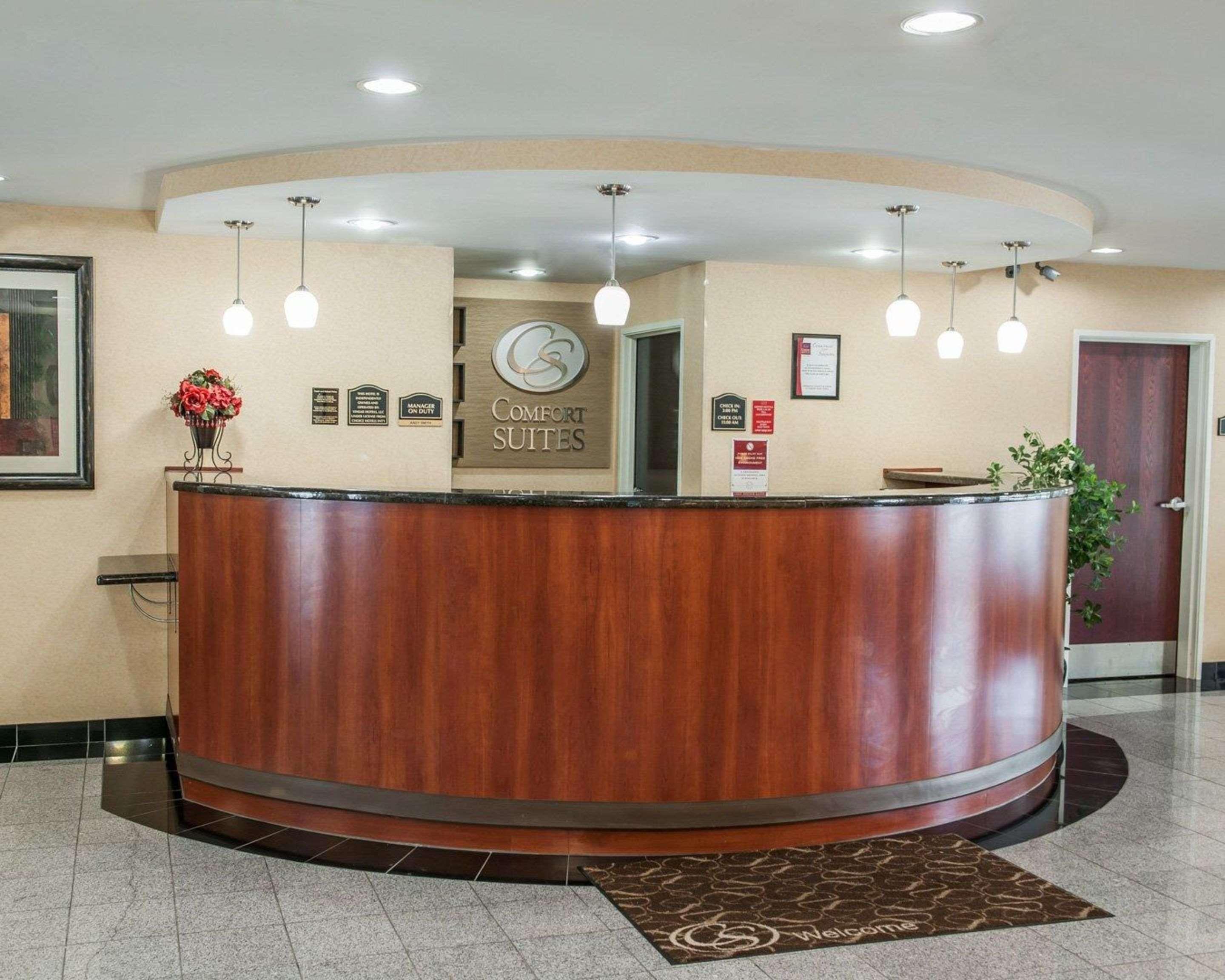 Comfort Suites Near Indianapolis Airport Exterior photo