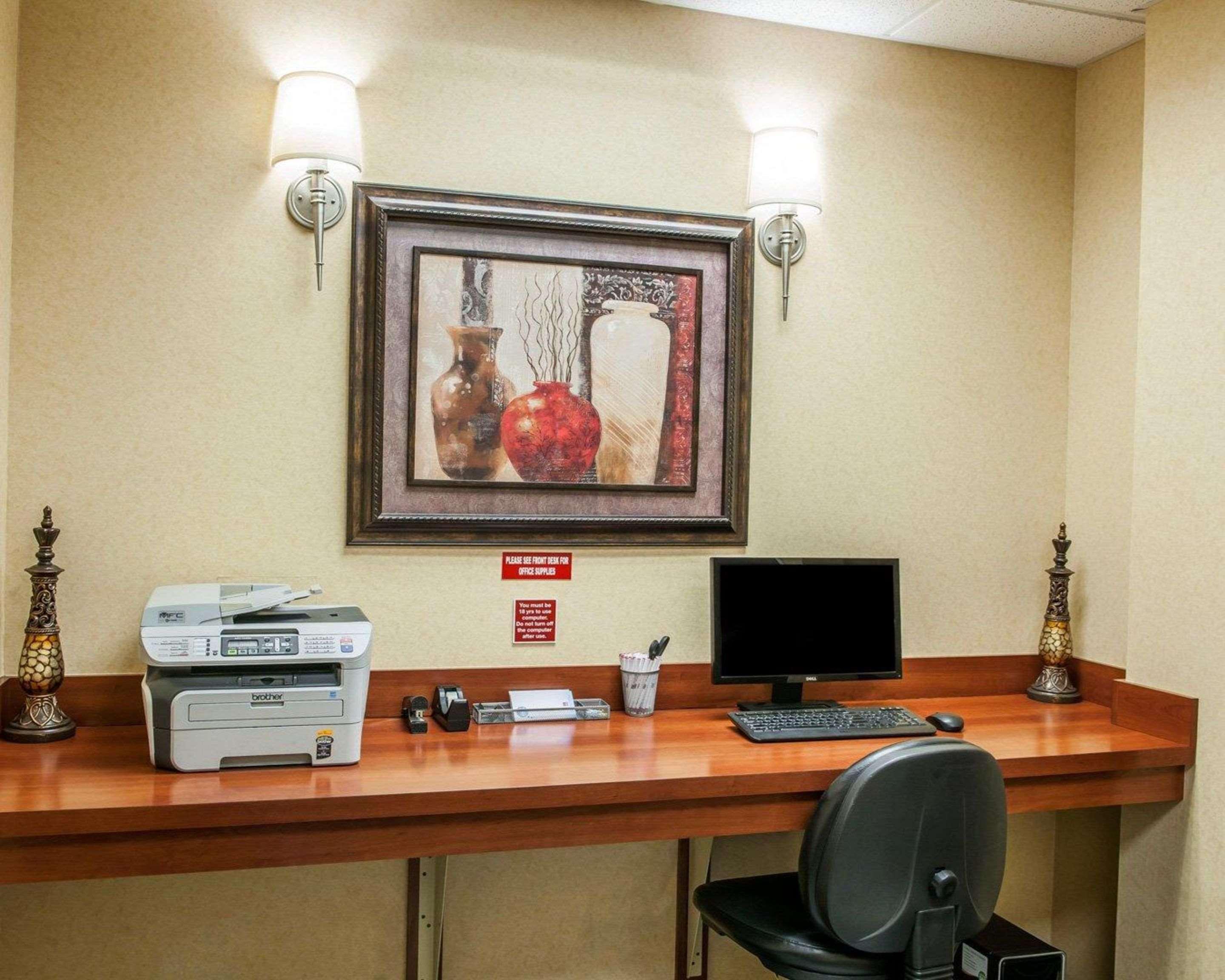 Comfort Suites Near Indianapolis Airport Exterior photo