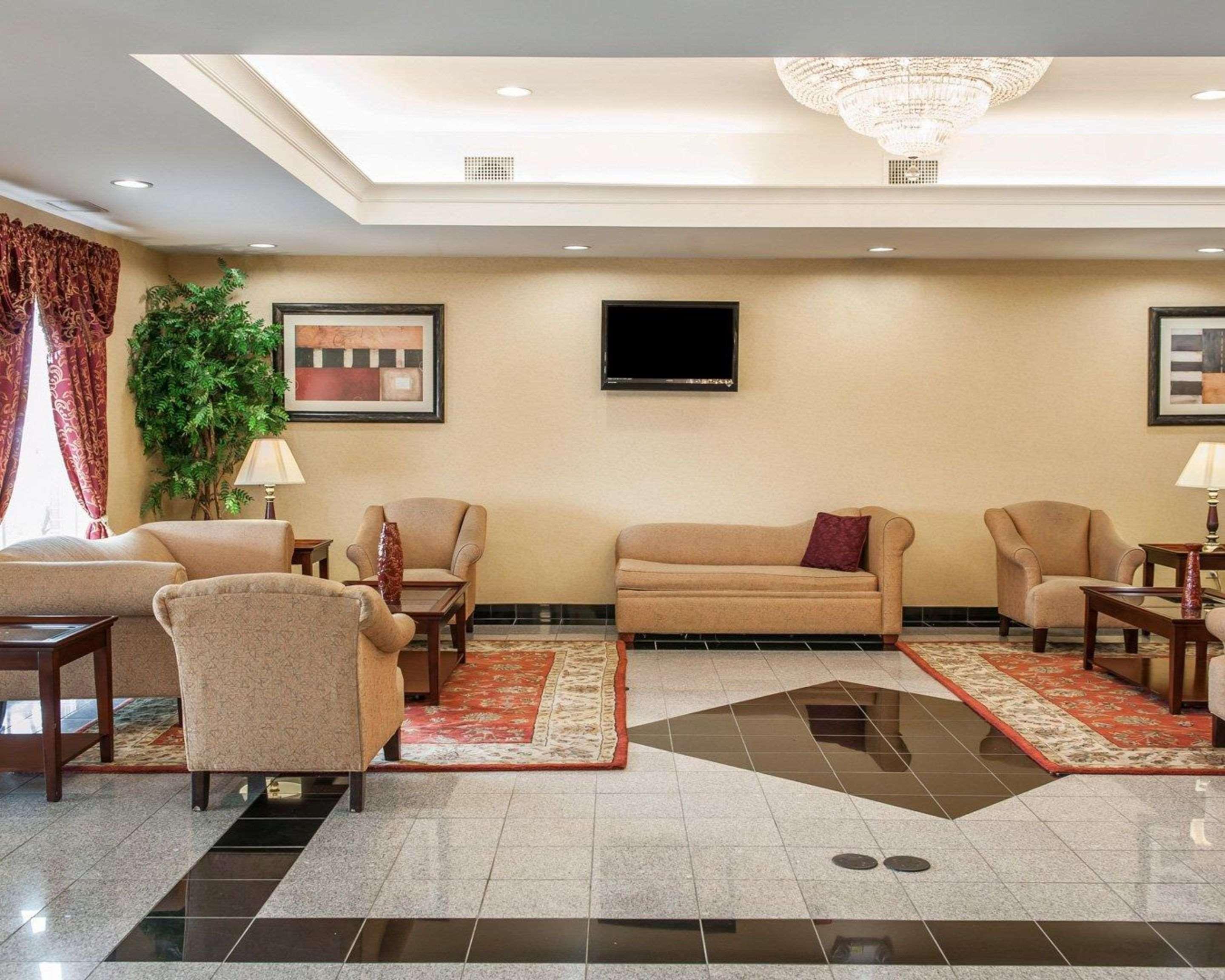 Comfort Suites Near Indianapolis Airport Exterior photo